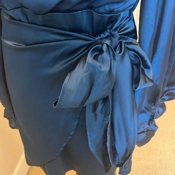 Petal & pup satin balloon sleeve faux wrap mini dress Sz 2 nwot - Picture 6 of 16